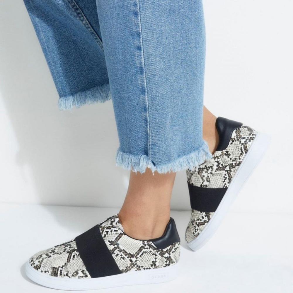 New Guess Women's Connur Snakeskin Slip-On Sneakers Snake Print SZ 8